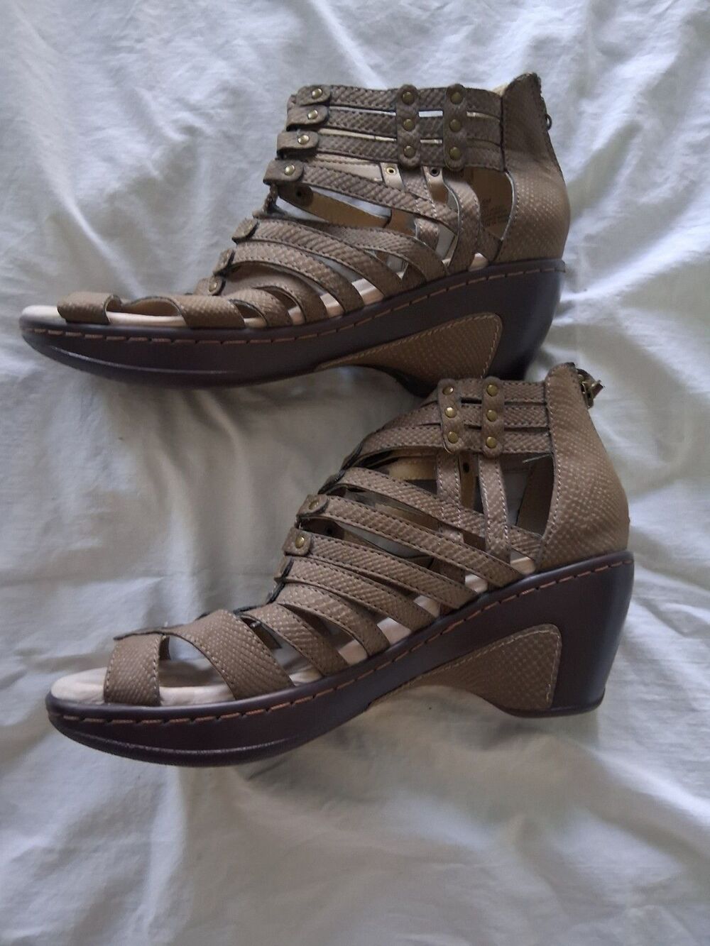 Jambu Women’s Brown Strappy Wedge Sandal 7.5 Open Toe Ankle Strap Zip Studs